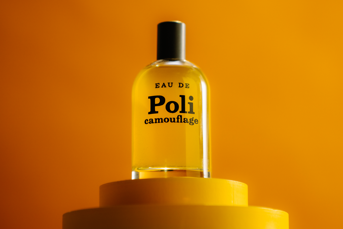 Poli predstavlja Poli Eau de Camouflage: dišavo, ki varuje tvoj Poli trenutek